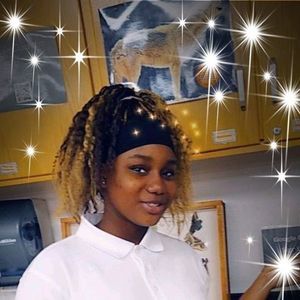 Meet your Posher, Lola